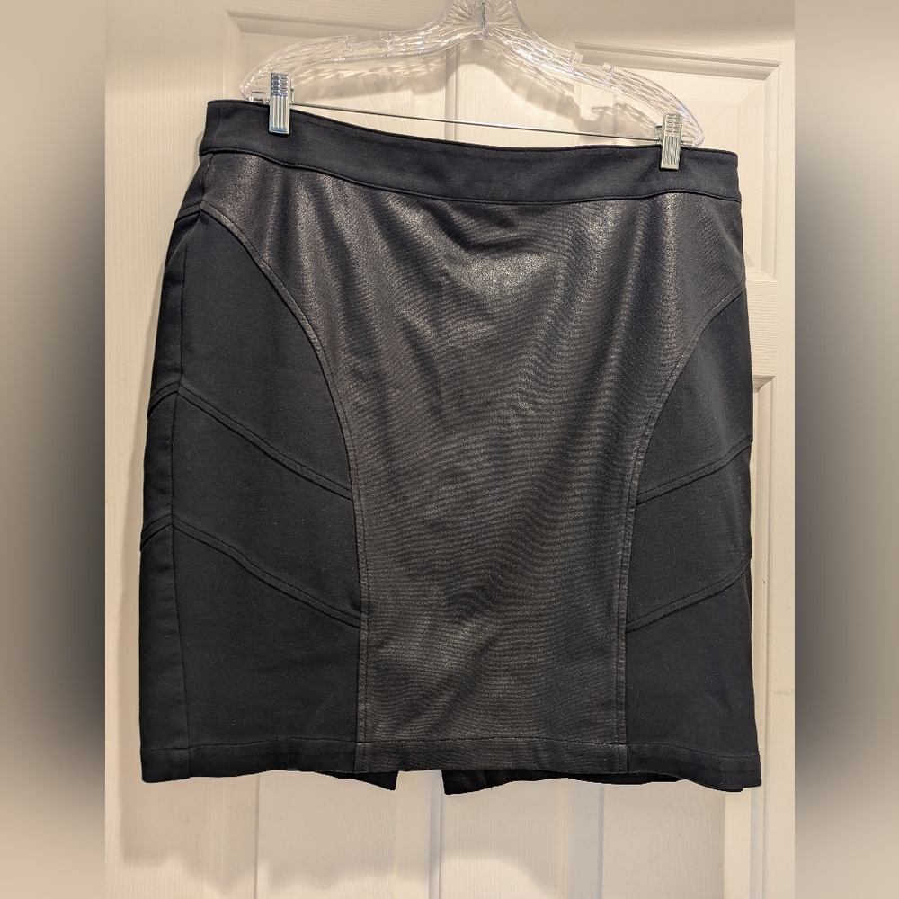 Lane Bryant Black Faux Leather Panel Zipper Back Mini Skirt Size 20  *GUC